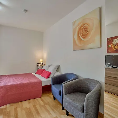 Renove Pour 2 Pers., Proche De L'uby, Animaux Admis, Parking - Fr-1-841-27 *